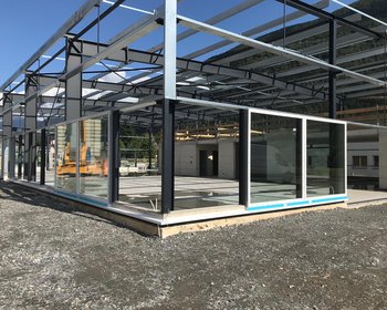 Ausstellungshalle Jeep-Land Fryand, Steg