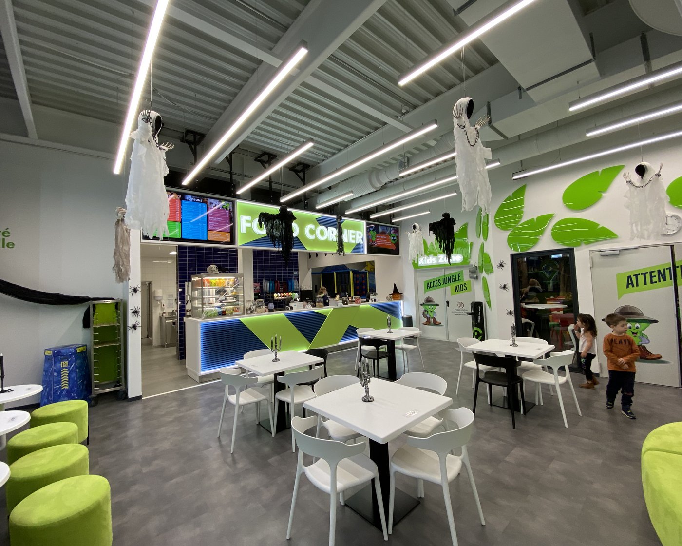 Halle; Centre de trampoline et loisirs, Etagnières