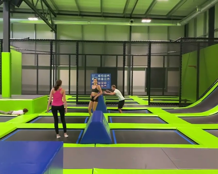 Halle; Centre de trampoline et loisirs in Etagnières